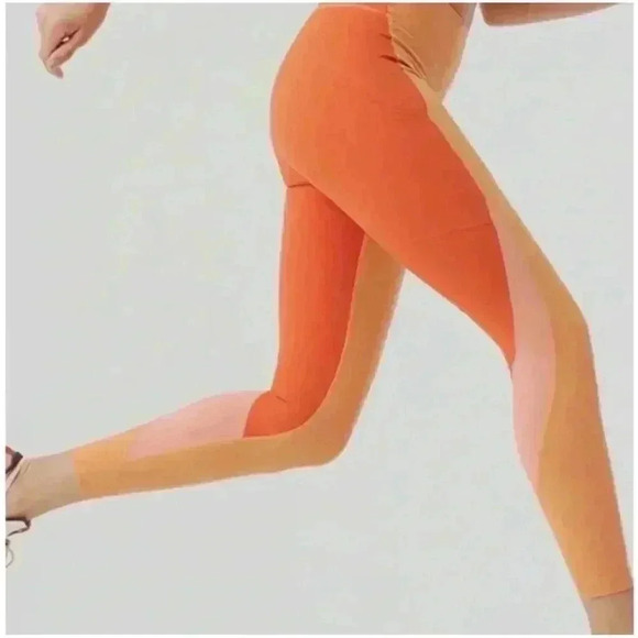 Outdoor Voices Sandstone Paprika Peach Zoom 7/8 Leggings Size Small NWT - Picture 1 of 4